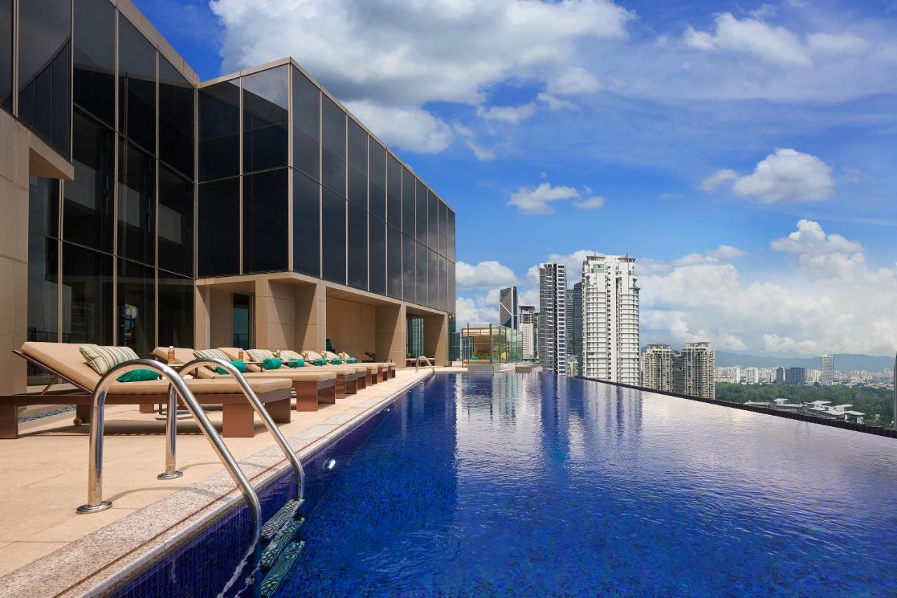 فندق بافيليون كوالالمبور يدار بواسطة بانيان تري المظهر الخارجي الصورة The Infinity Pool at the 36th floor of the hotel